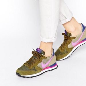 nike internationalist olive pink